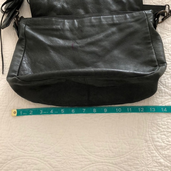 BALENCIAGA distressed messenger bag - Picture 8 of 8